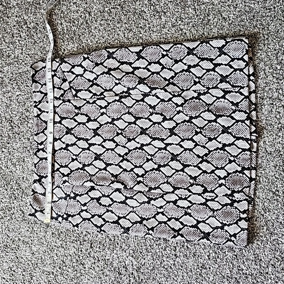 Michael Kors snake skin print animal skirt Size M - Picture 1 of 4